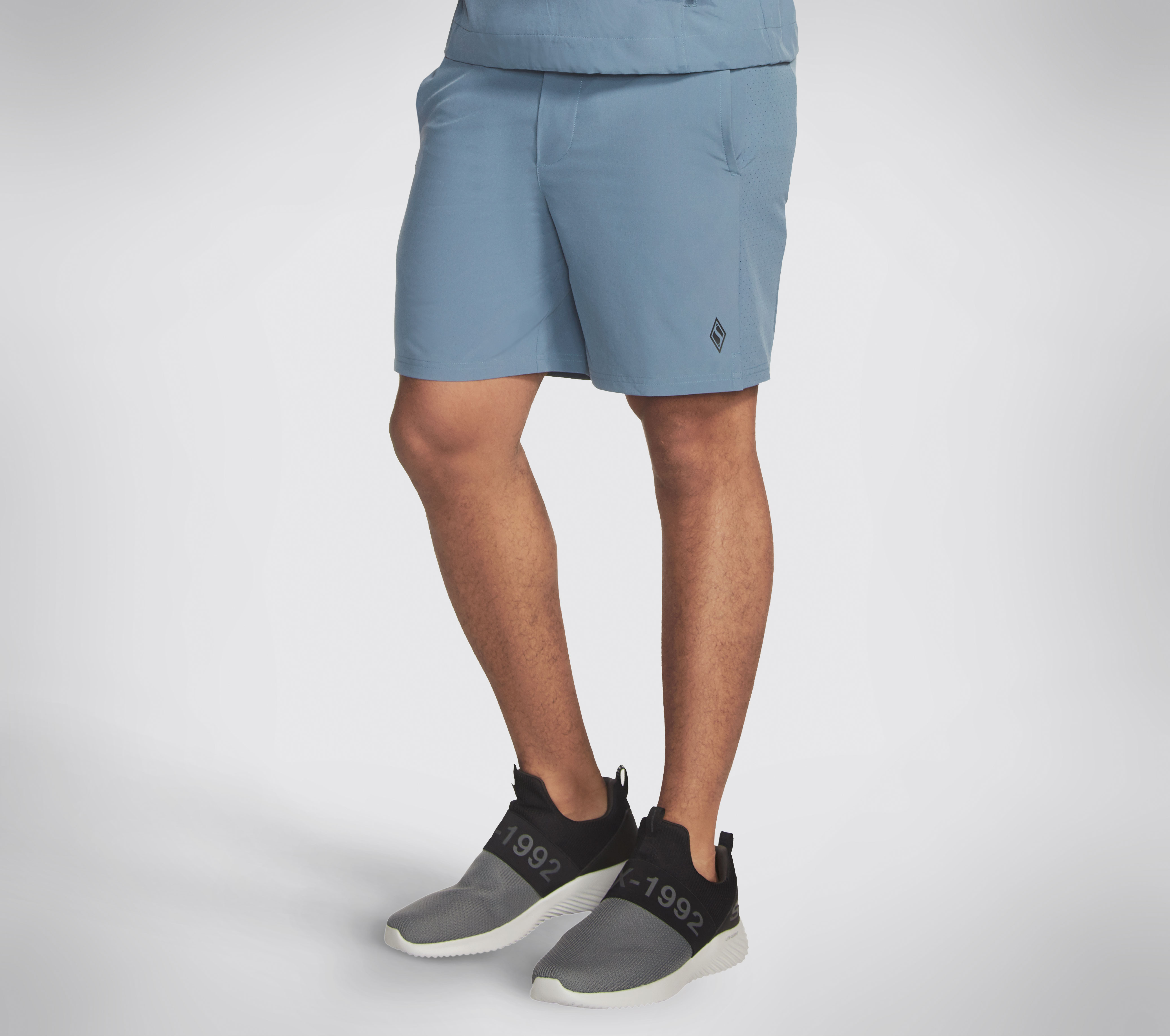 Skechers Apparel MoveMännert 7 Inch Shorts II in Blau/Grau, Größe Klein