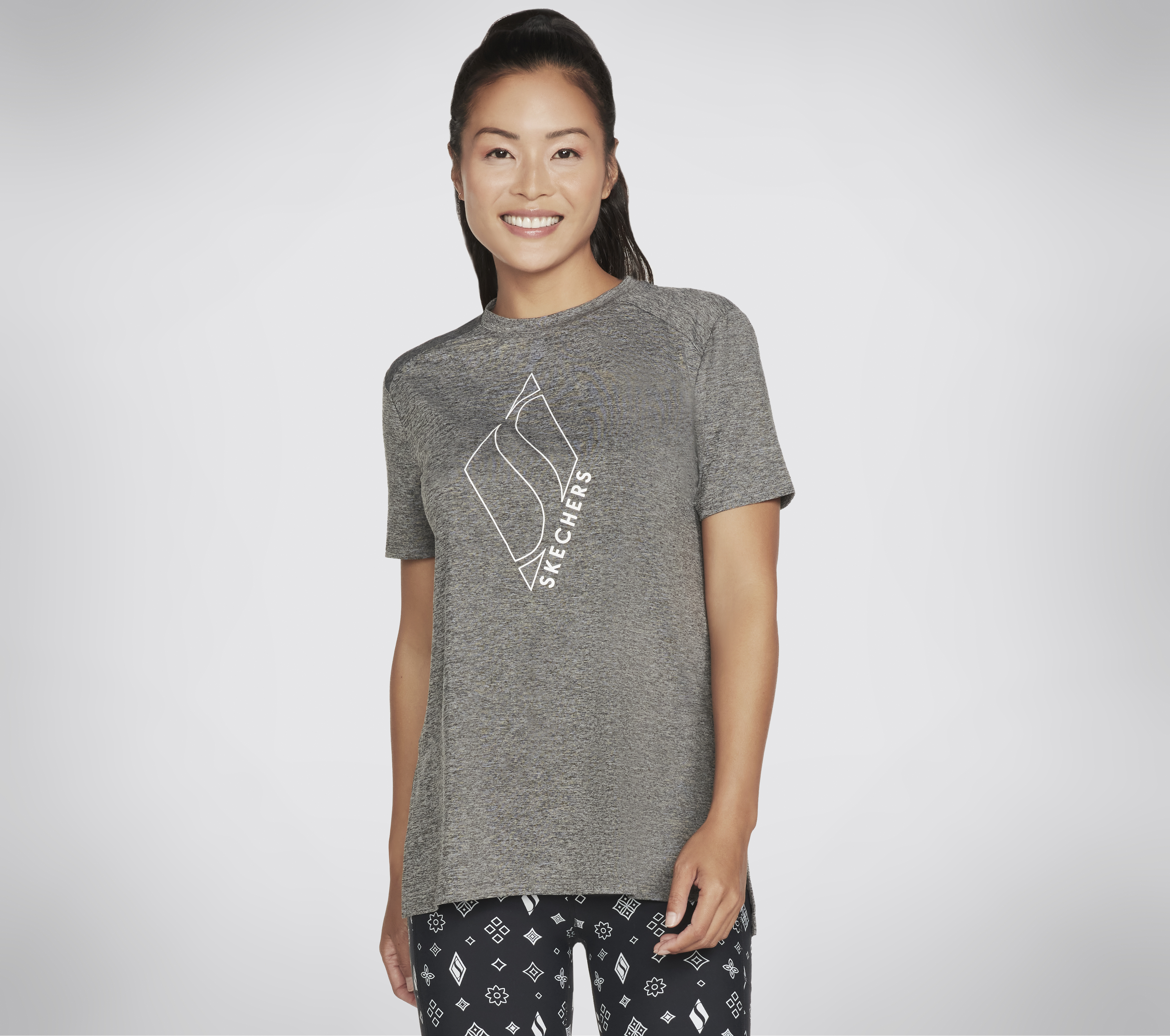 Skechers Apparel Diamond Blissful T-Shirt in Schwarz, Größe Klein